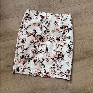 WHITE HOUSE BLACK MARKET floral pencil skirt